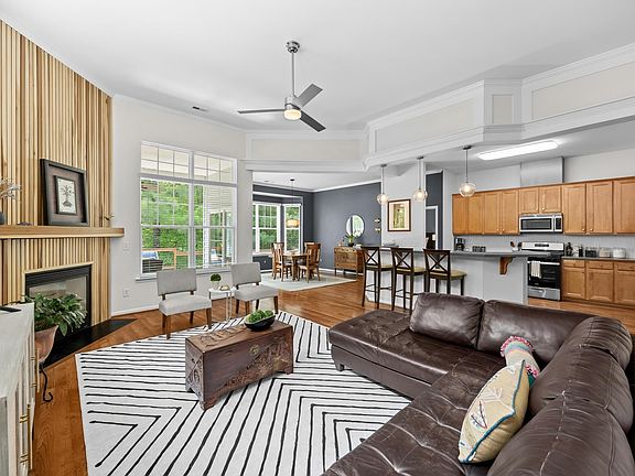 5th image of 106 Silver Pine Ct