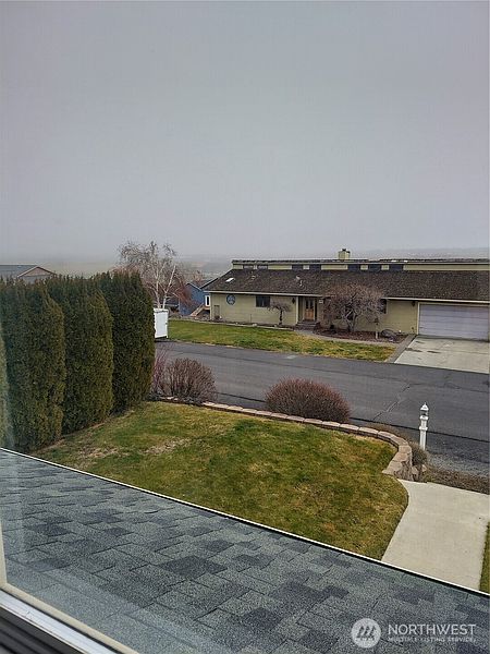 3rd image of 405 Strand Road