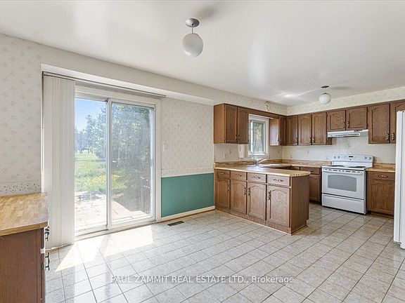 5th image of 27 Sycamore Dr