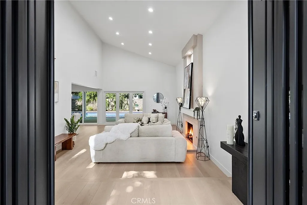 3 bed, 2230 sqft, $6,500 — Photo 4