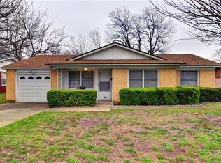 322 W Phillips Ct, Grand Prairie, TX 75051