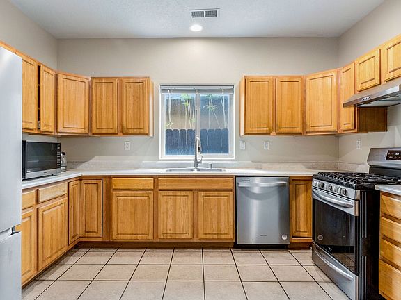 2nd image of 1221 Paisano St NE