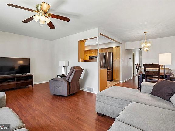 3rd image of 8556 Castor Ave