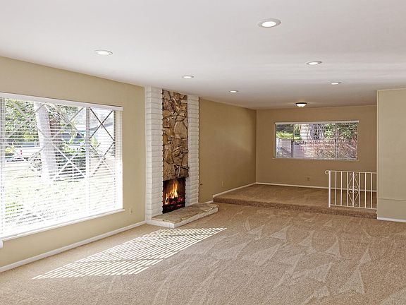 5th image of 1009 Greenfield St
