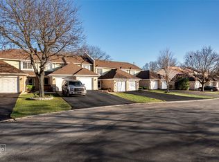 414 Lakeview Cir, Bolingbrook, IL 60440