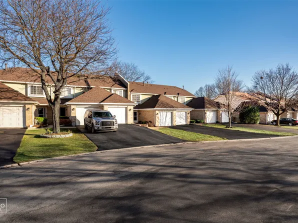 414 Lakeview Cir, Bolingbrook, IL 60440