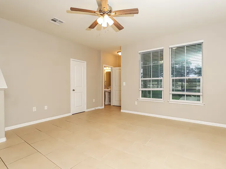 415 N Heatherwilde Blvd — Photo 5