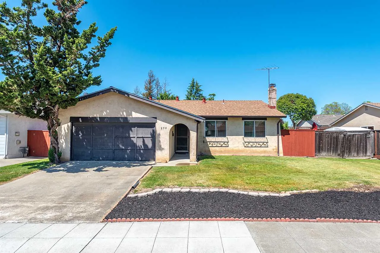 250 Amber Way photo 1