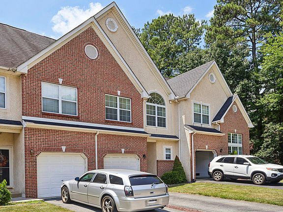 3rd image of 25 Forest Gate Ln
