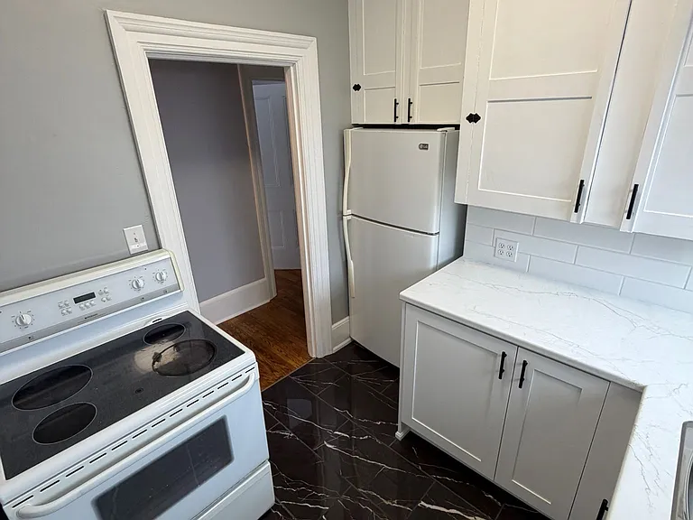 277 William St — Photo 10
