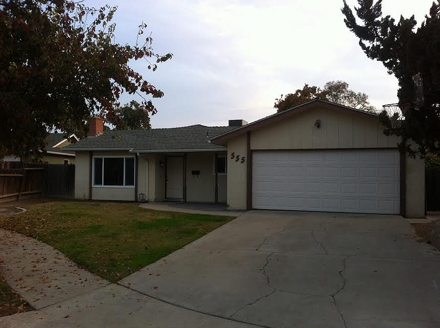 1st image of 555 E Magnolia Ave