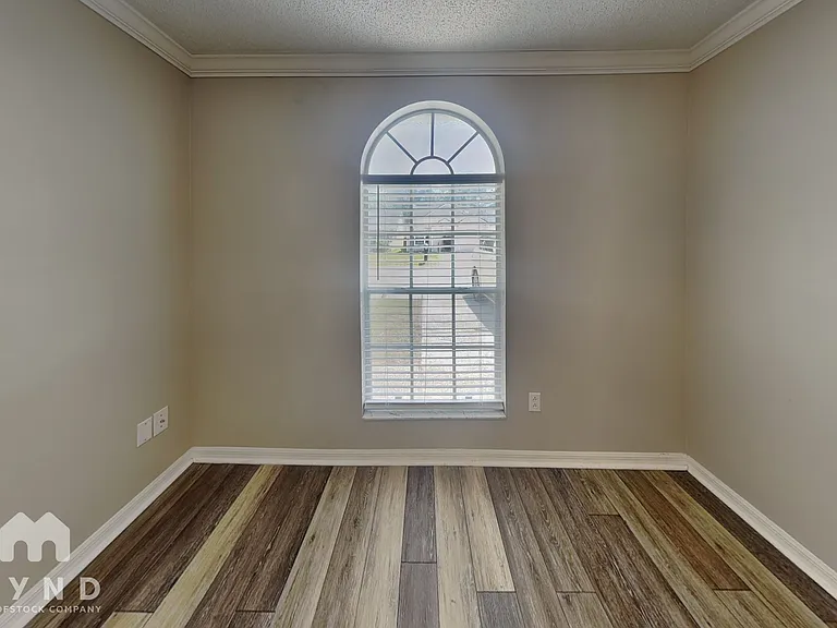 1729 Chatham Cir — Photo 12