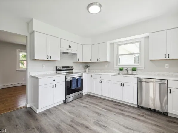 16 Mountain Ave, Mendham Boro, NJ 07945