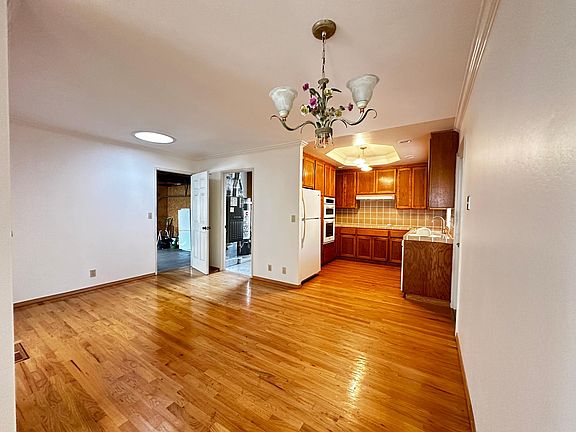 Dinning room & family room