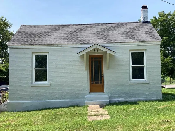 918 Elm St, De Soto, MO 63020