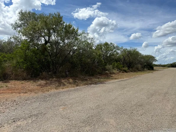 220 County Road 4401 LOT PT LT, Dilley, TX 78017