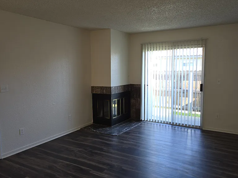 Maple Leaf Apartments — Photo 16