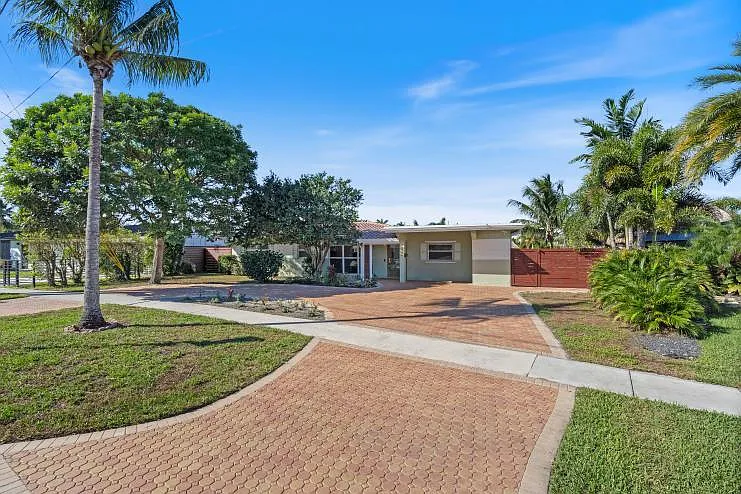 3 bed, 2.0 bath, 1492 sqft, $4,500 — Photo 2