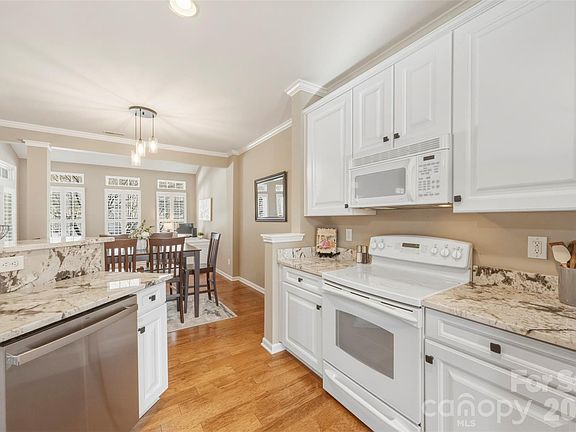 3rd image of 263 Horizon Cir