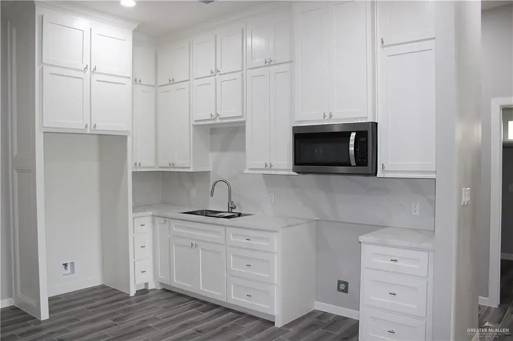 3 bed, 1400 sqft, $1,650 — Photo 4