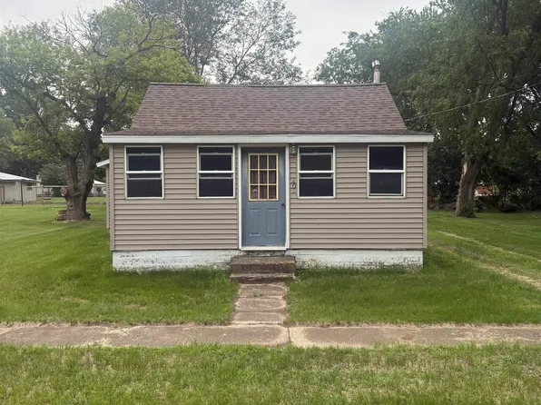 406 S Roberts Ave, Graettinger, IA 51342