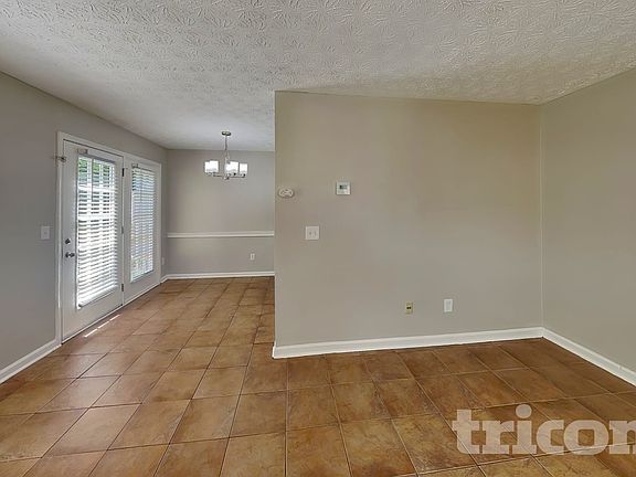3rd image of 261 Silver Ridge Dr