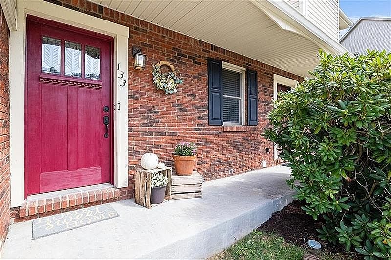 1st image of 133 Hillvue Dr