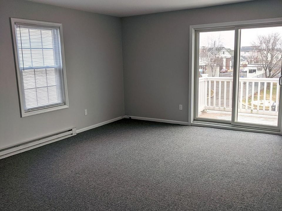 Living Room with sliding door to balcony