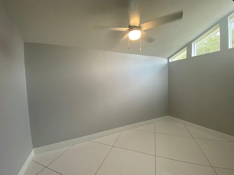 2032 Gregory Dr — Photo 16