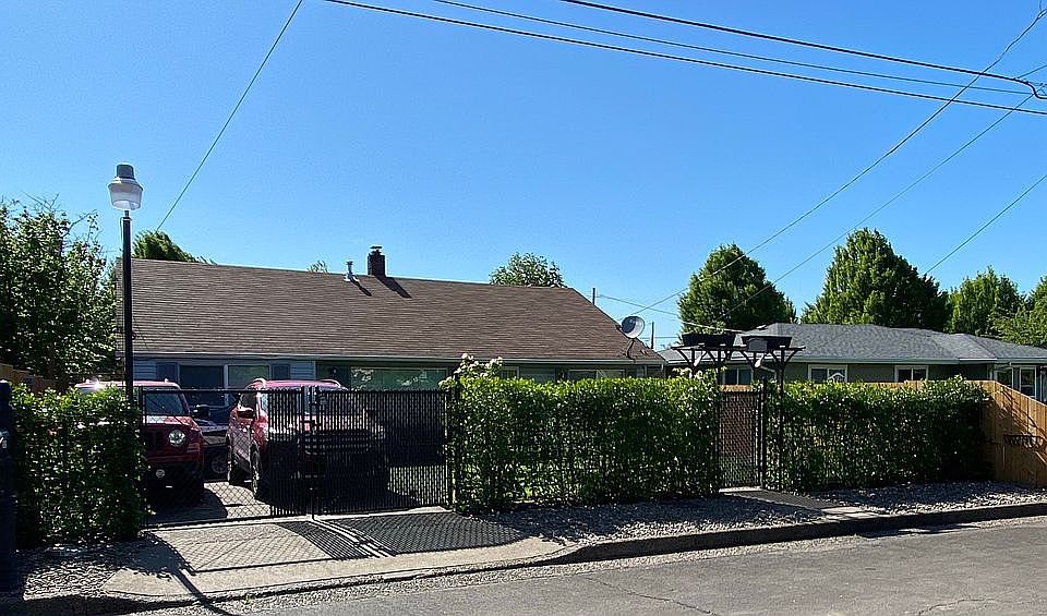 2nd image of 1520 Jackson St SE