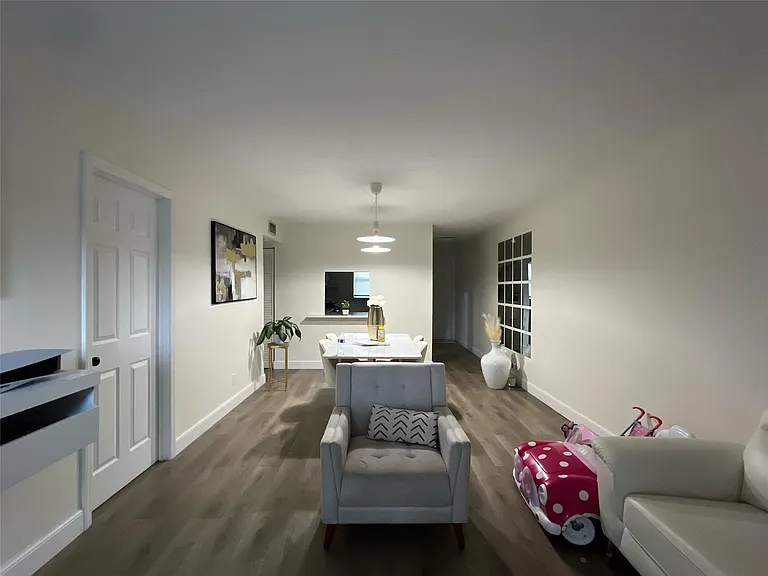1061 NW 45th St #8 — Photo 7