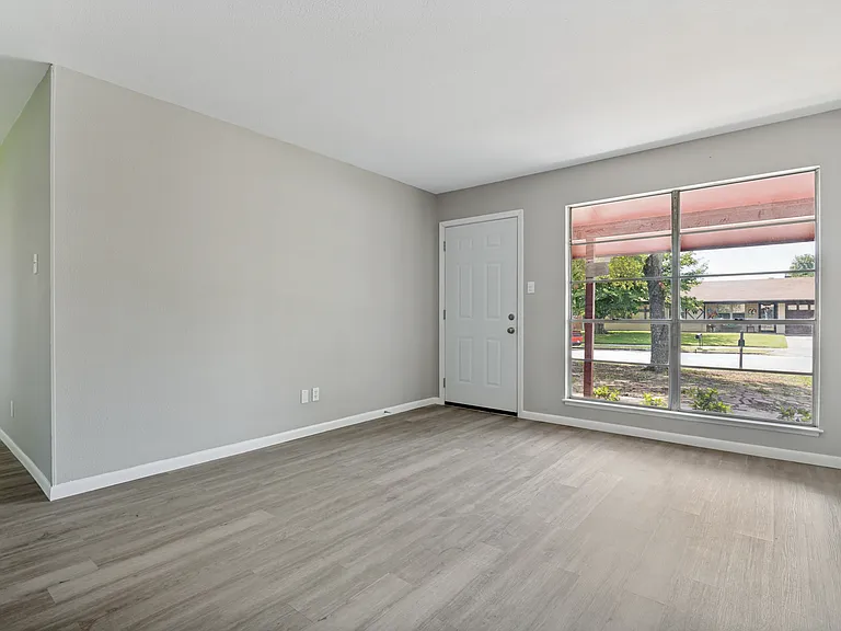 3310 Nashville Ave — Photo 4