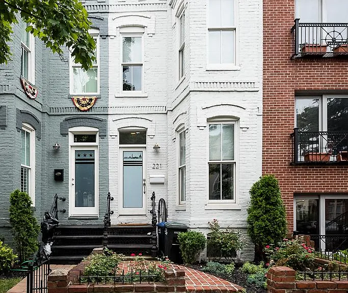 221 E St NE — Photo 37