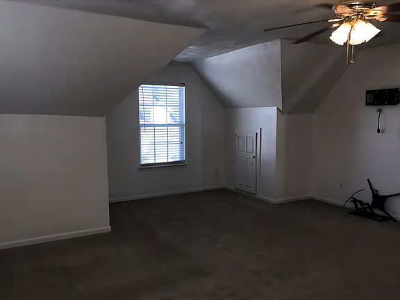 4th image of 117 Lakes Edge Dr #1