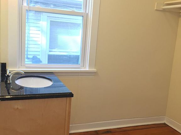 5th image of 1434 W Superior St #2R