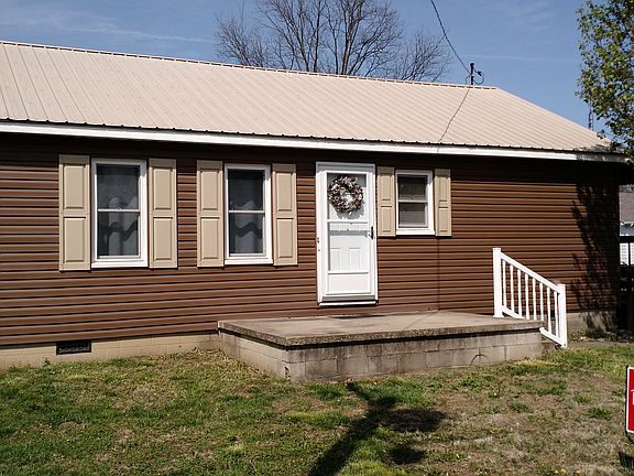 3rd image of 506 E Cherry St