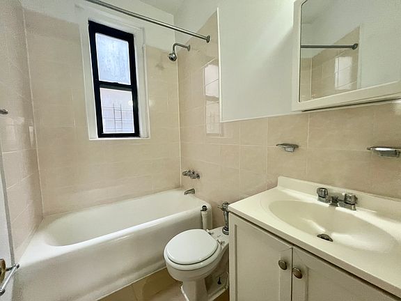 4th image of 2265 Grand Ave APT 1B