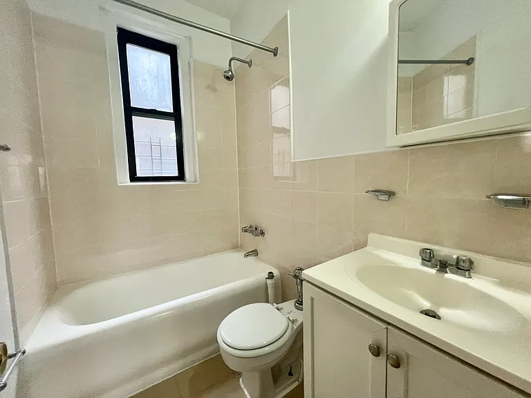 2265 Grand Ave #1B — Photo 4