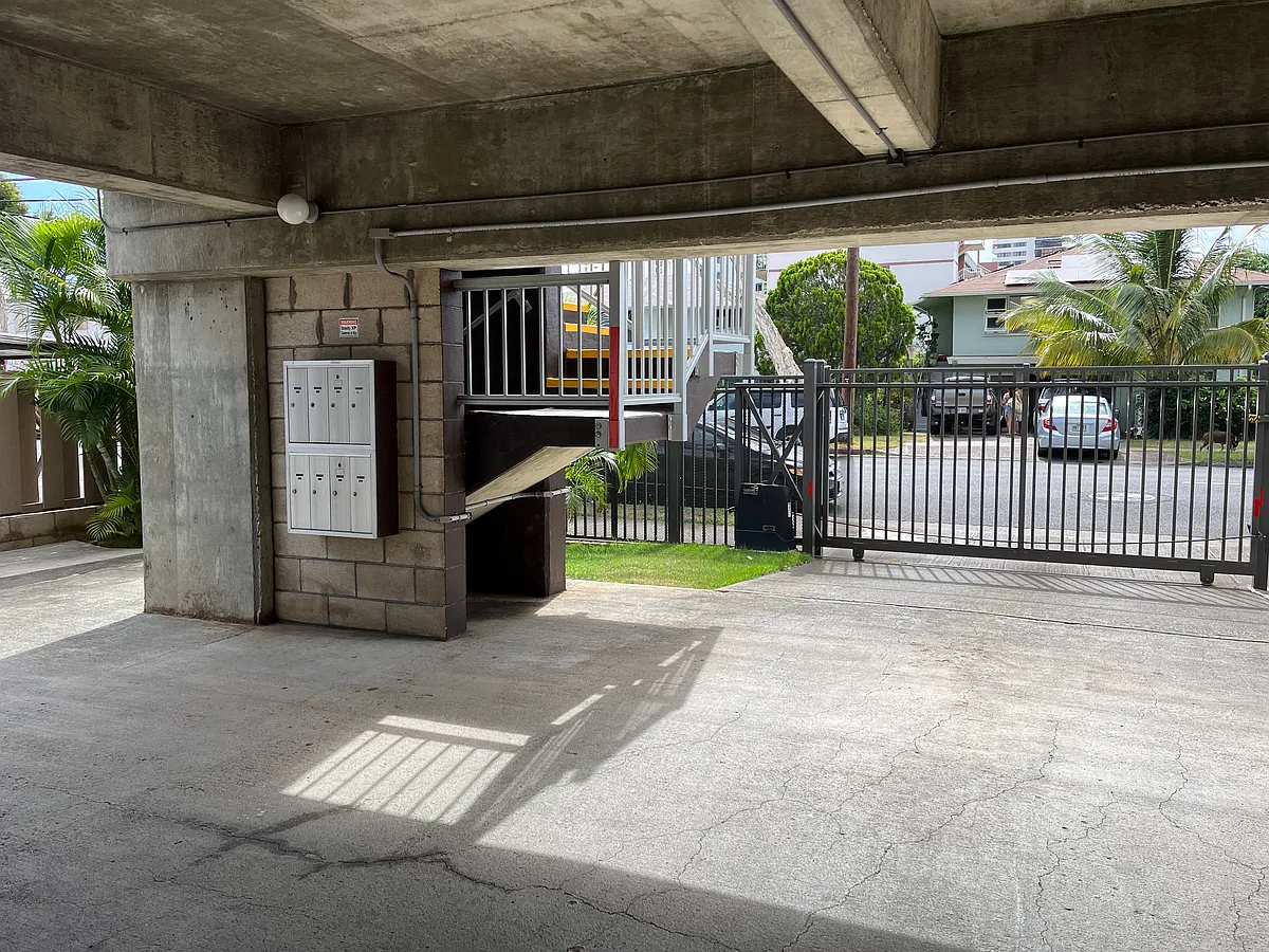 Building Photo - 809 Coolidge St #202