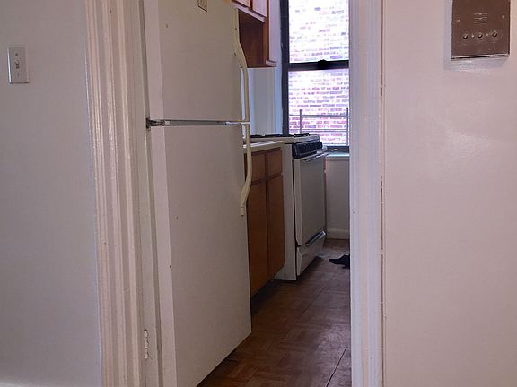 4th image of 4754 Richardson Ave APT 5C