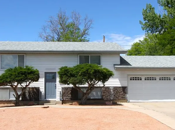 9 Meadowbrook Dr, Pueblo, CO 81001