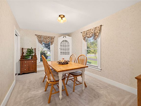 3rd image of 1142 Bay Rd
