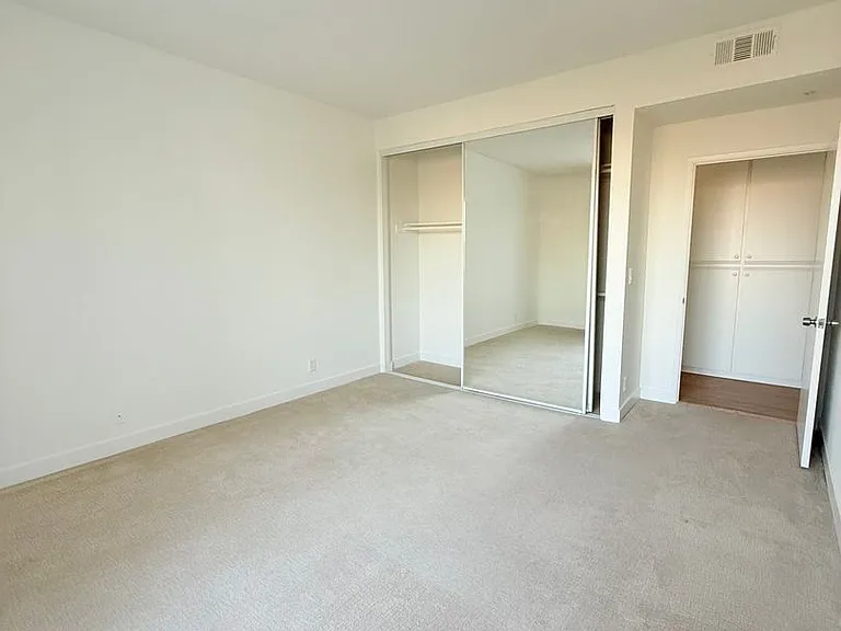 Perfectly situated 2 bedroom and 2 bathroom ! — Photo 72