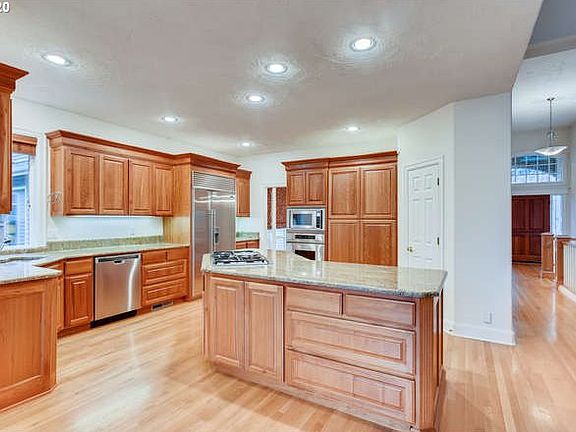5th image of 2722 Beacon Hill Dr