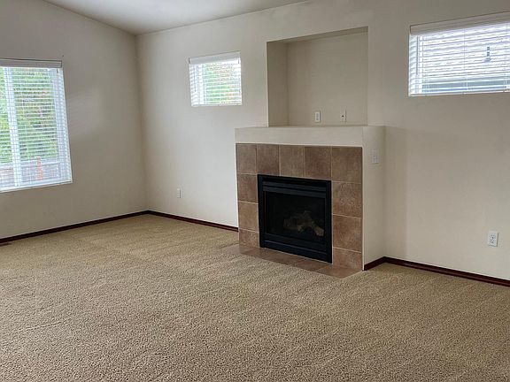 3rd image of 2920 Haig Dr SE