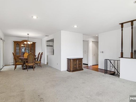 3rd image of 2 Gray St