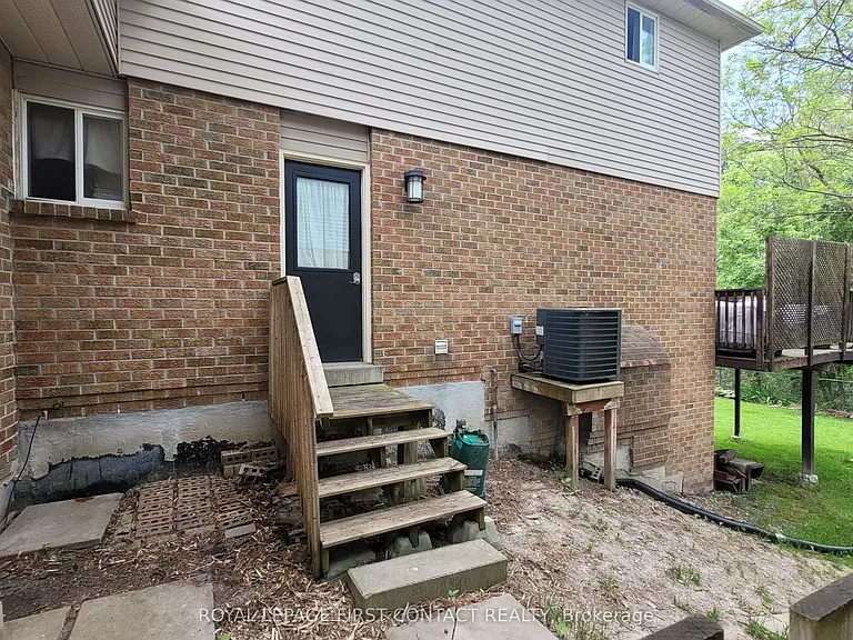61 Herrell Ave — Photo 15