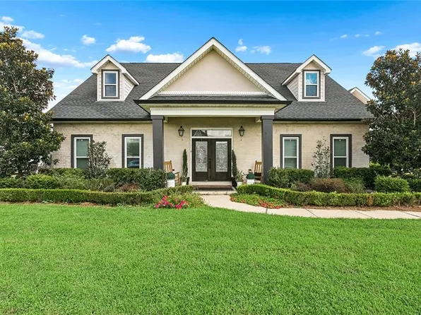 270 Riverbend Dr, Belle Chasse, LA 70037