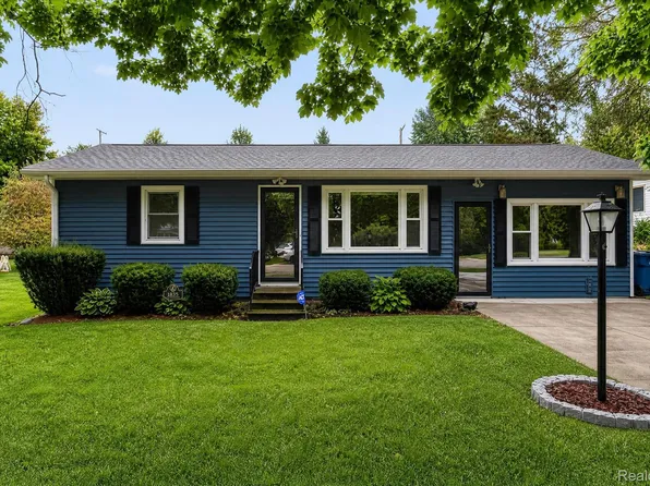 6035 Lincoln St, Mayville, MI 48744