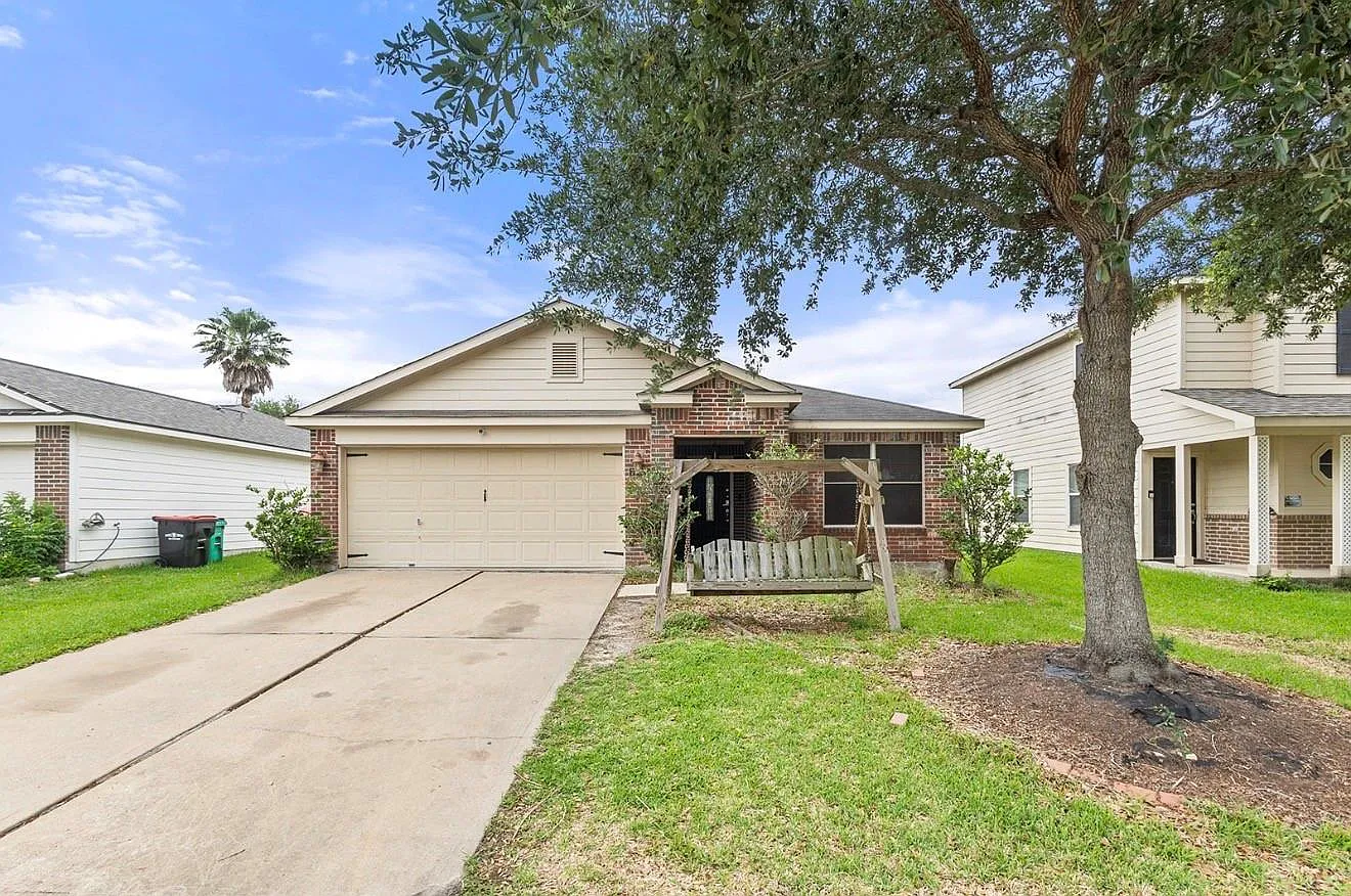 3 bed, 2.0 bath, 1342 sqft, $1,850 — Photo 1